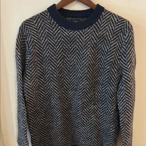 J. Crew Men's Navy and White Sweater